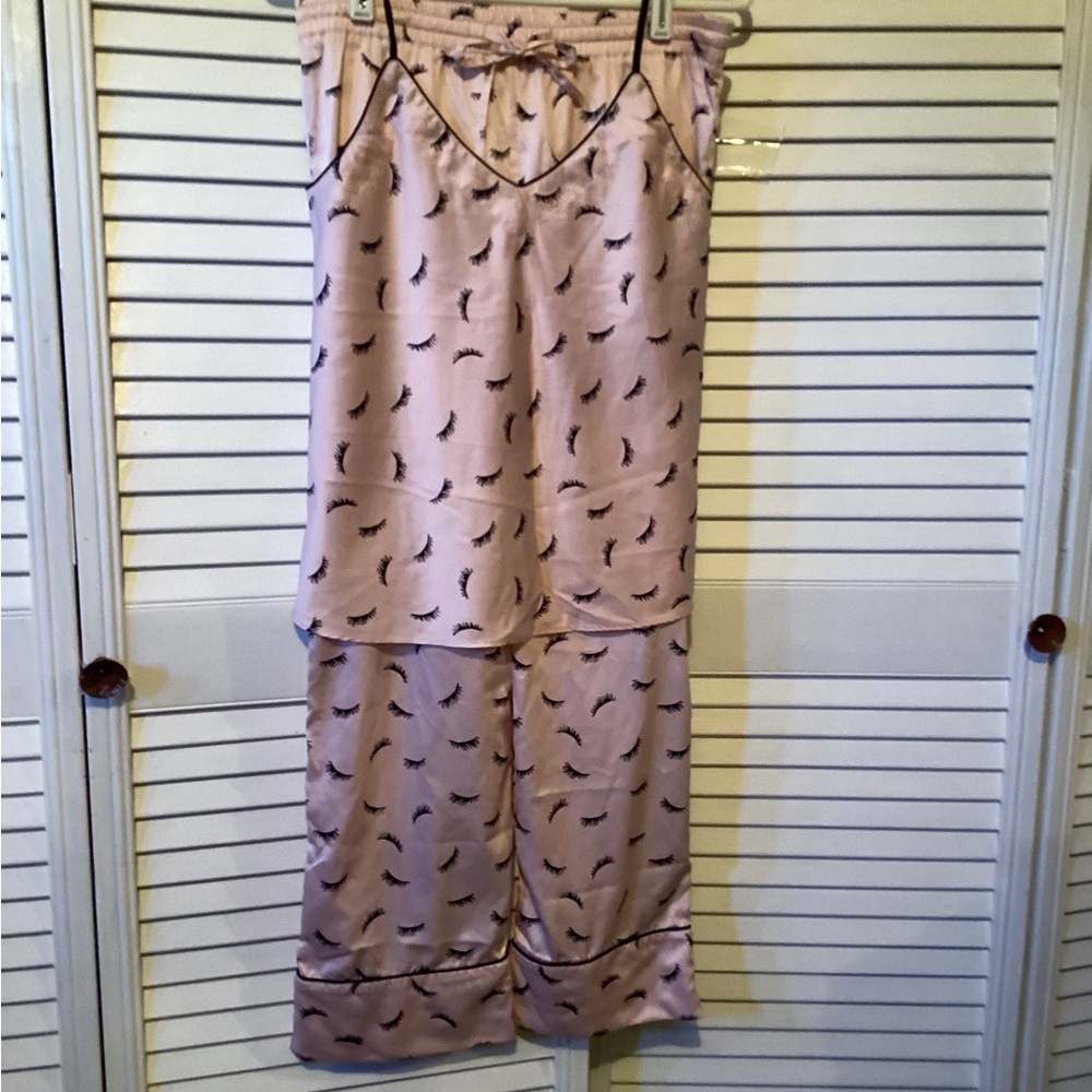 GapBody ladies satin print sleepy lashes pink Pajamas, size XS